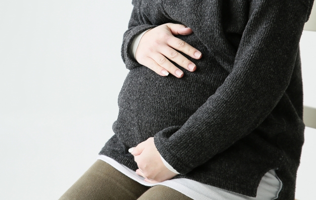 妊婦、出産を控える女性